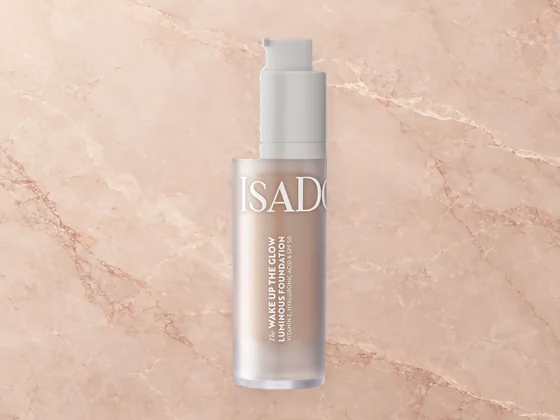 IsaDora The Wake Up the Glow Luminous Foundation